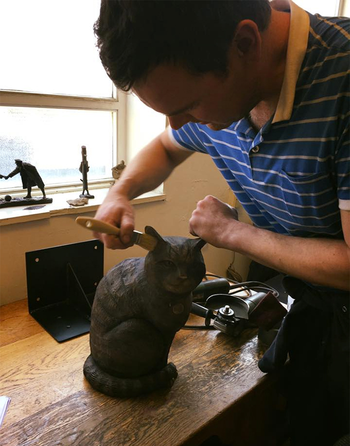 Shoppers Raise £4000 For Bronze Statue Of Brutus The Famous Supermarket Cat