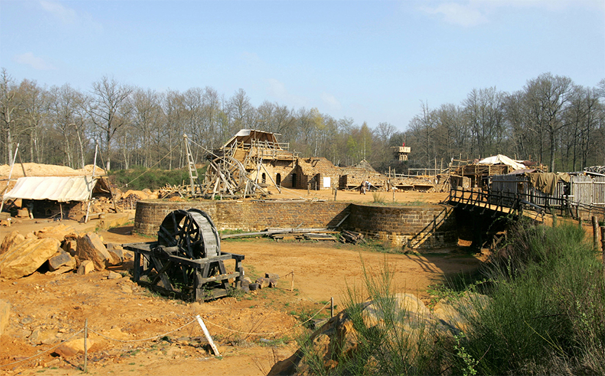For 20 Years The French Have Been Building A Medieval Castle Using Medieval Techniques, And The Result Is Incredible For 20 Years The French Have Been Building A Medieval Castle Using Medieval Techniques, And The Result Is Incredible