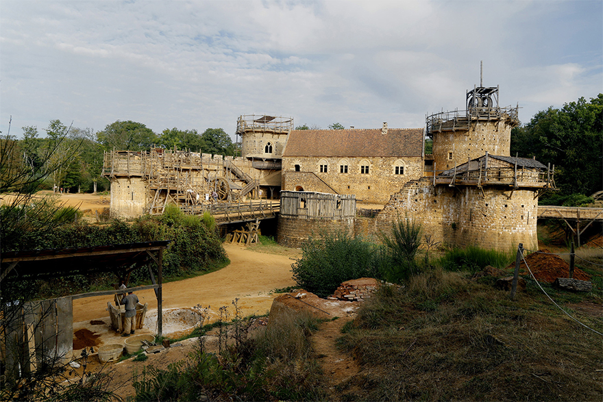 For 20 Years The French Have Been Building A Medieval Castle Using Medieval Techniques, And The Result Is Incredible For 20 Years The French Have Been Building A Medieval Castle Using Medieval Techniques, And The Result Is Incredible