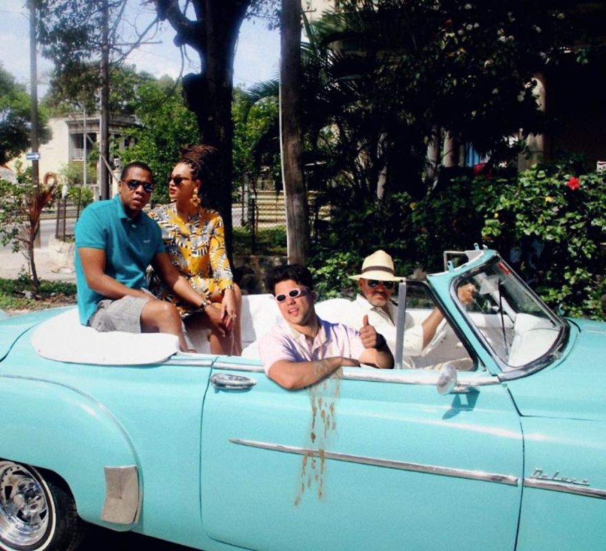 Celebrity Pic Photobomb