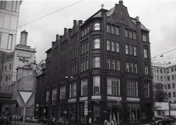 I Use A Film Camera To Shoot In The Streets