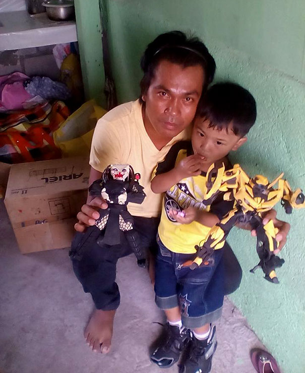 Filipino Man Turns Old Flip Flops Into Action Figures, And The Result Is Quite Impressive Filipino Man Turns Old Flip Flops Into Action Figures, And The Result Is Quite Impressive