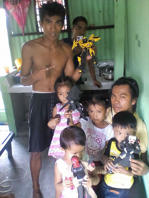 Filipino Man Turns Old Flip Flops Into Action Figures, And The Result Is Quite Impressive Filipino Man Turns Old Flip Flops Into Action Figures, And The Result Is Quite Impressive