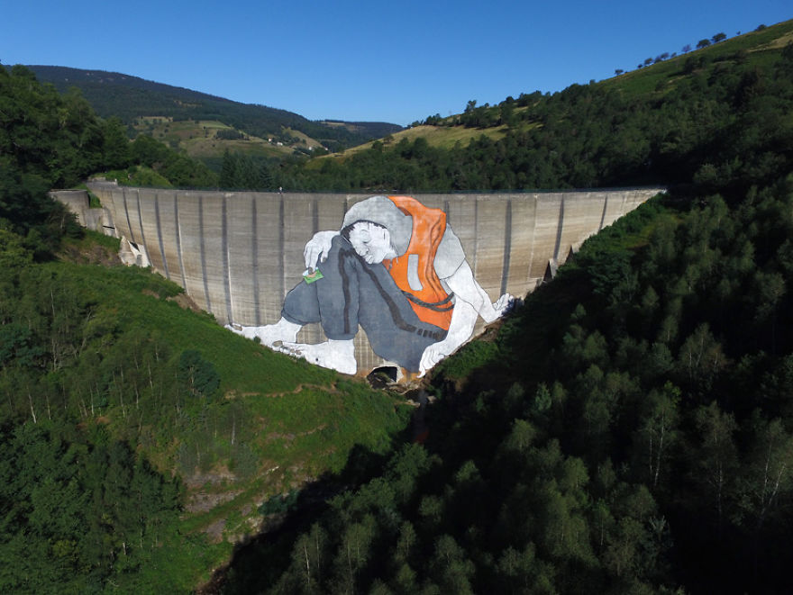 Artists Made A Mural On An Abandoned Dam To Represent Refugees In France Artists Made A Mural On An Abandoned Dam To Represent Refugees In France