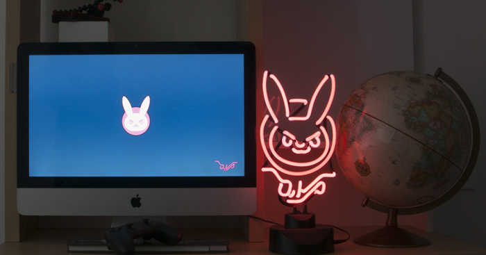 I Design Hand Bent Glass Neon Lights For Gamers