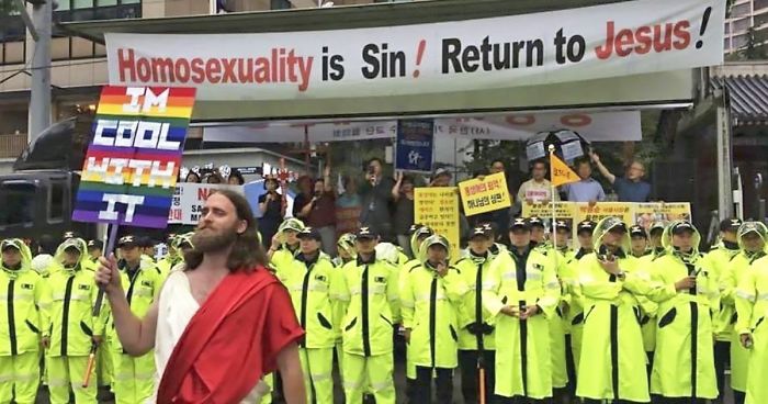 66 Times People Hilariously Trolled Protesters