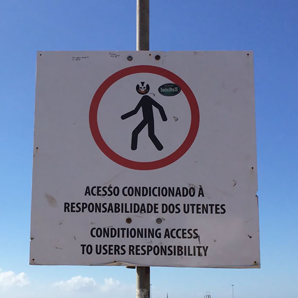 Wrong translated warning sing 