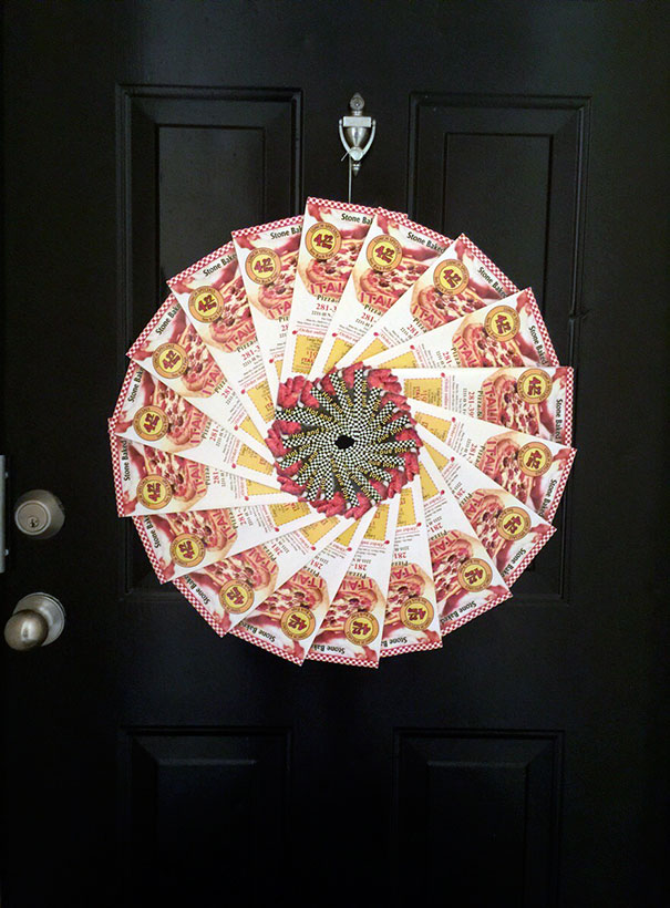 a flyers shaped as pizza