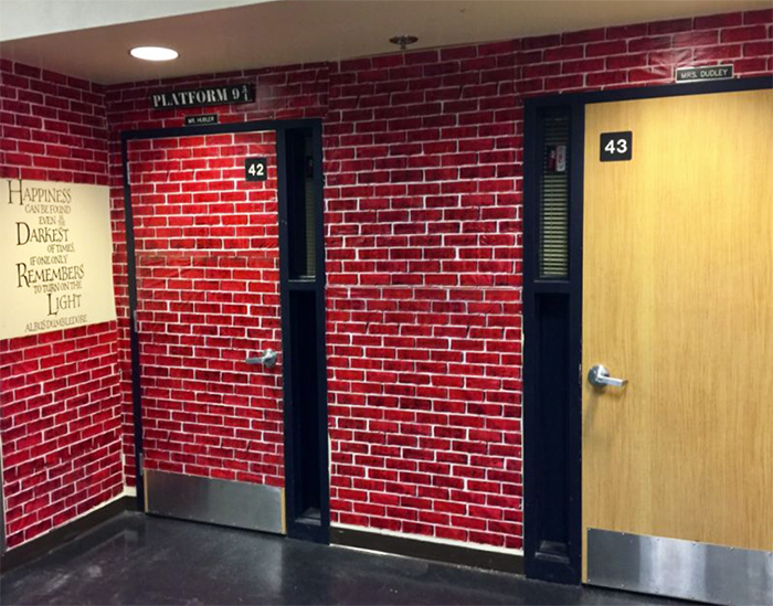 Teacher Spends 70 Hours Turning Boring Classroom Into Hogwarts, Makes Us Believe Magic Truly Exists