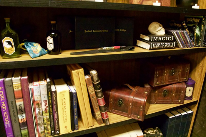 Teacher Spends 70 Hours Turning Boring Classroom Into Hogwarts, Makes Us Believe Magic Truly Exists Teacher Spends 70 Hours Turning Boring Classroom Into Hogwarts, Makes Us Believe Magic Truly Exists