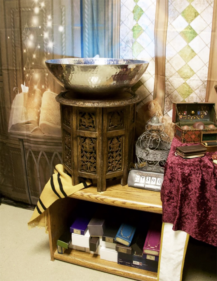 Teacher Spends 70 Hours Turning Boring Classroom Into Hogwarts, Makes Us Believe Magic Truly Exists