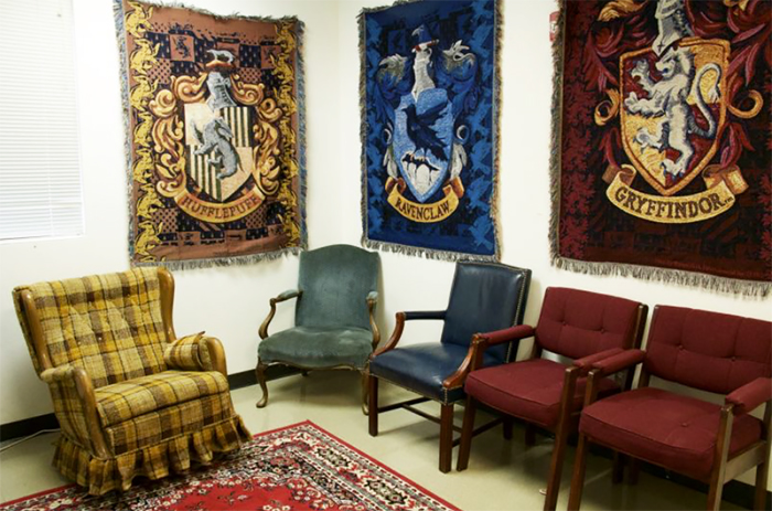 Teacher Spends 70 Hours Turning Boring Classroom Into Hogwarts, Makes Us Believe Magic Truly Exists Teacher Spends 70 Hours Turning Boring Classroom Into Hogwarts, Makes Us Believe Magic Truly Exists