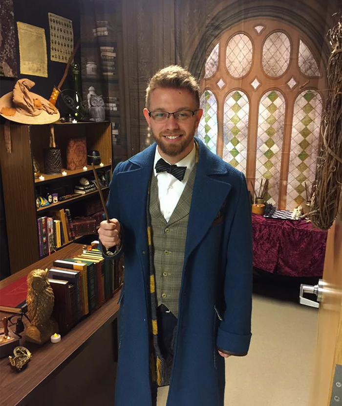 Teacher Spends 70 Hours Turning Boring Classroom Into Hogwarts, Makes Us Believe Magic Truly Exists