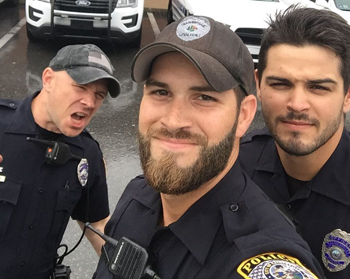 Estos agentes de policía de Florida publicaron un selfie en Facebook y causaron más destrozos que Irma