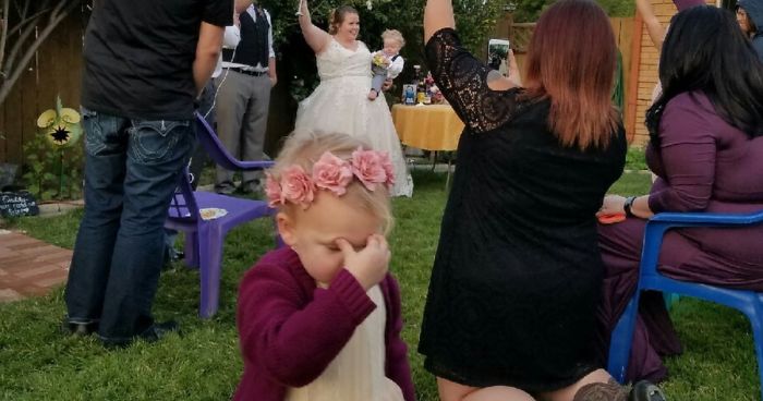 36 Hilarious Pics Of Kids At Weddings