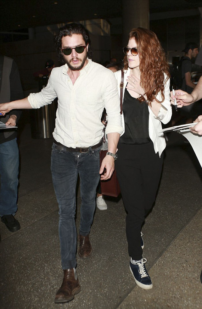 Jon Snow And Ygritte Just Made Their Engagement Official With An Advert In London Newspaper Jon Snow And Ygritte Just Made Their Engagement Official With An Advert In London Newspaper