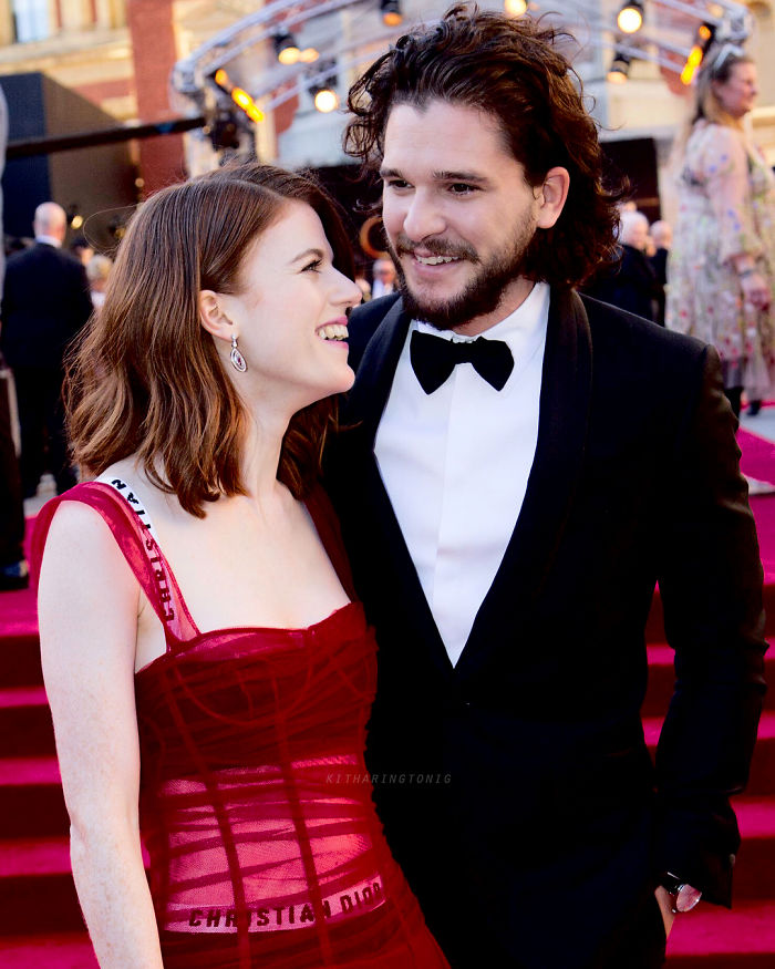Jon Snow And Ygritte Just Made Their Engagement Official With An Advert In London Newspaper Jon Snow And Ygritte Just Made Their Engagement Official With An Advert In London Newspaper