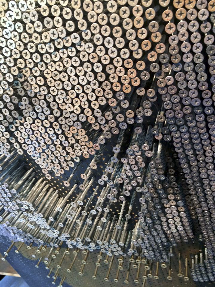 Artist Uses Up To 20,000 Screws To Create Impressive Portraits, Absolutely Nails Them Artist Uses Up To 20,000 Screws To Create Impressive Portraits, Absolutely Nails Them