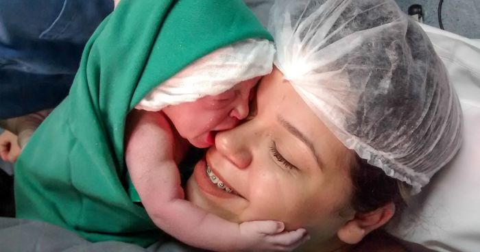 Newborn Girl Clings To Mom’s Face Just Seconds After Birth, And The Video Will Warm Your Heart