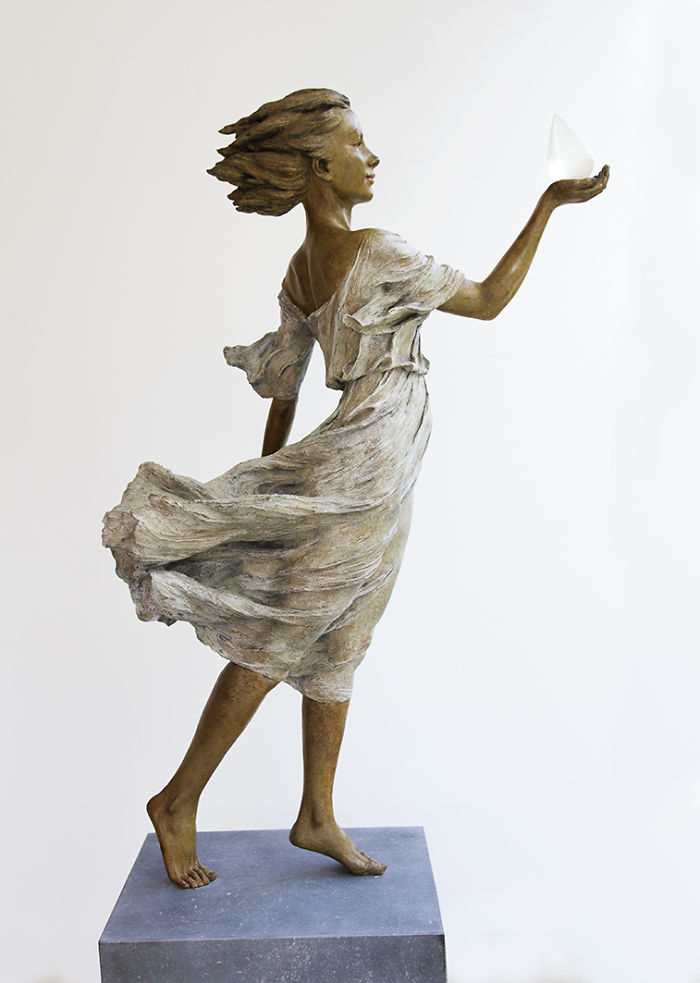 Artist Creates Life-Size Sculptures Of Women Inspired By Renaissance Art, Reveals The Beauty Of Female Form Artist Creates Life-Size Sculptures Of Women Inspired By Renaissance Art, Reveals The Beauty Of Female Form