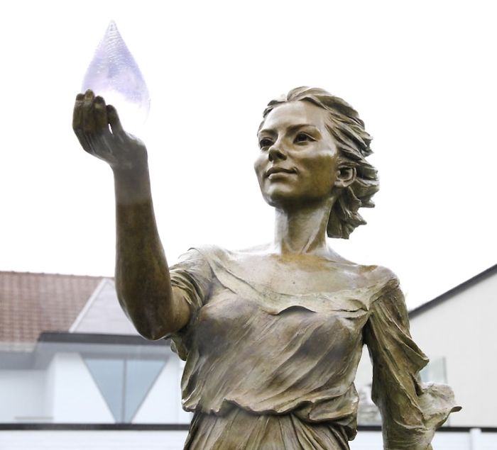 Artist Creates Life-Size Sculptures Of Women Inspired By Renaissance Art, Reveals The Beauty Of Female Form Artist Creates Life-Size Sculptures Of Women Inspired By Renaissance Art, Reveals The Beauty Of Female Form