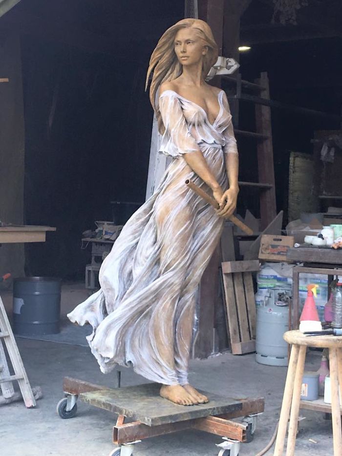 Artist Creates Life-Size Sculptures Of Women Inspired By Renaissance Art, Reveals The Beauty Of Female Form Artist Creates Life-Size Sculptures Of Women Inspired By Renaissance Art, Reveals The Beauty Of Female Form