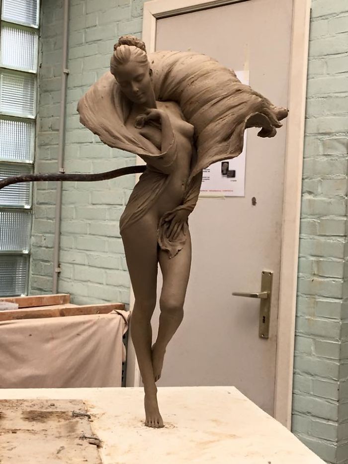 Artist Creates Life-Size Sculptures Of Women Inspired By Renaissance Art, Reveals The Beauty Of Female Form Artist Creates Life-Size Sculptures Of Women Inspired By Renaissance Art, Reveals The Beauty Of Female Form