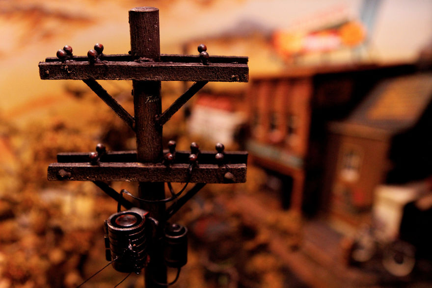 I Rebuilt An Old Stereo Unit As A Tribute To Stephen King's 'It' I Rebuilt An Old Stereo Unit As A Tribute To Stephen King's 'It'