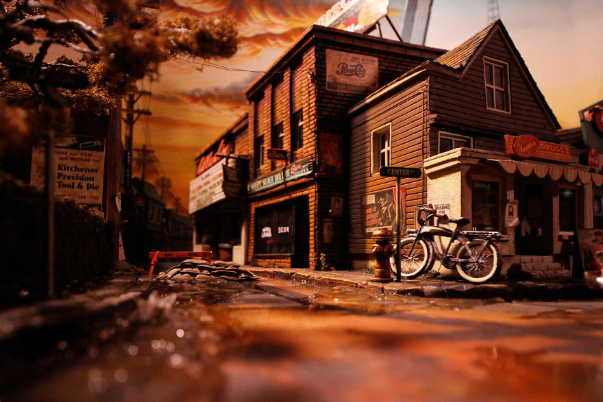 I Rebuilt An Old Stereo Unit As A Tribute To Stephen King's 'It' I Rebuilt An Old Stereo Unit As A Tribute To Stephen King's 'It'