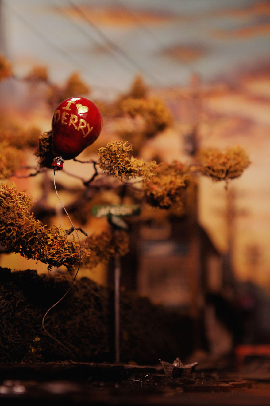 I Rebuilt An Old Stereo Unit As A Tribute To Stephen King's 'It' I Rebuilt An Old Stereo Unit As A Tribute To Stephen King's 'It'