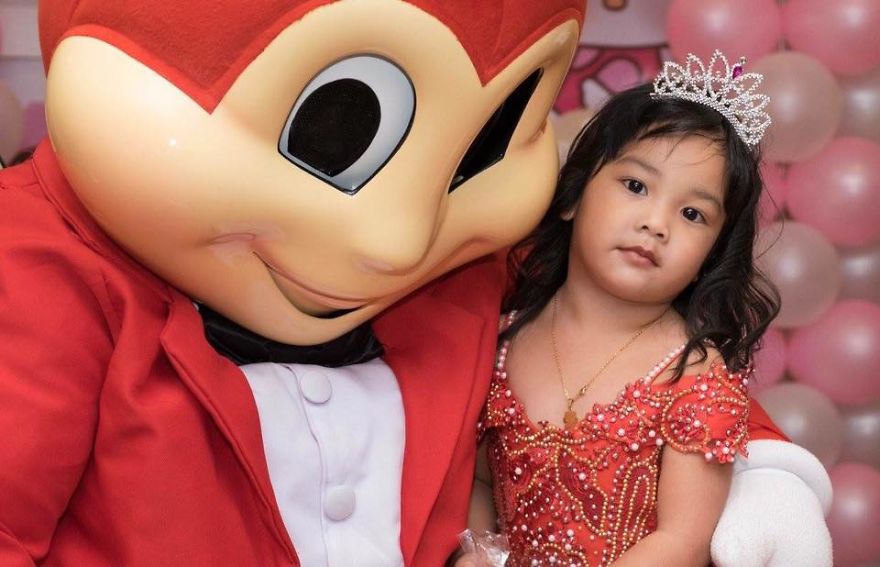 I Turned My Friend's Pictures In A Cute Illustrations