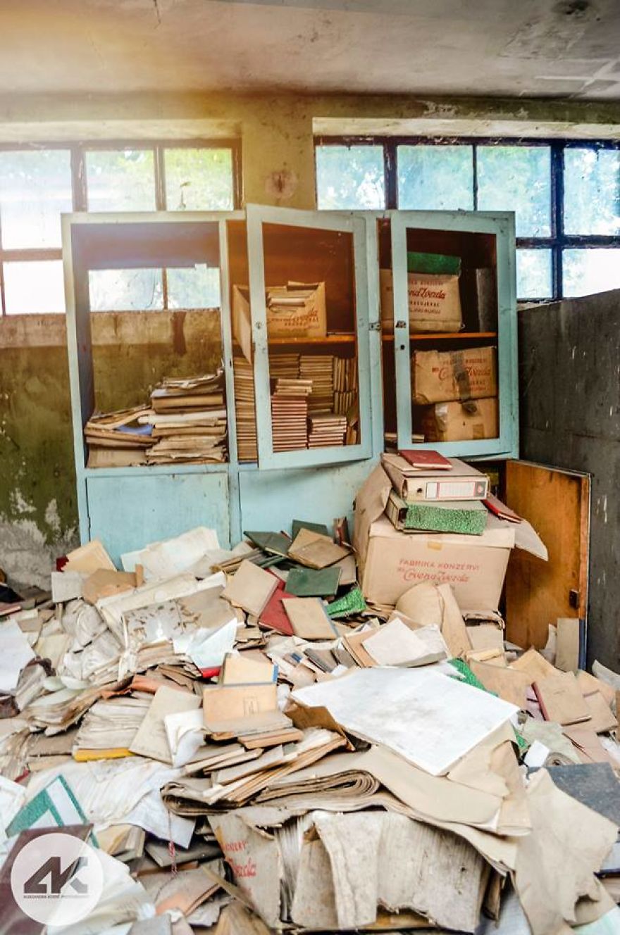 Aleksandra Kostic Explored An Eerie Abandoned Coal Mine Aleksandra Kostic Explored An Eerie Abandoned Coal Mine