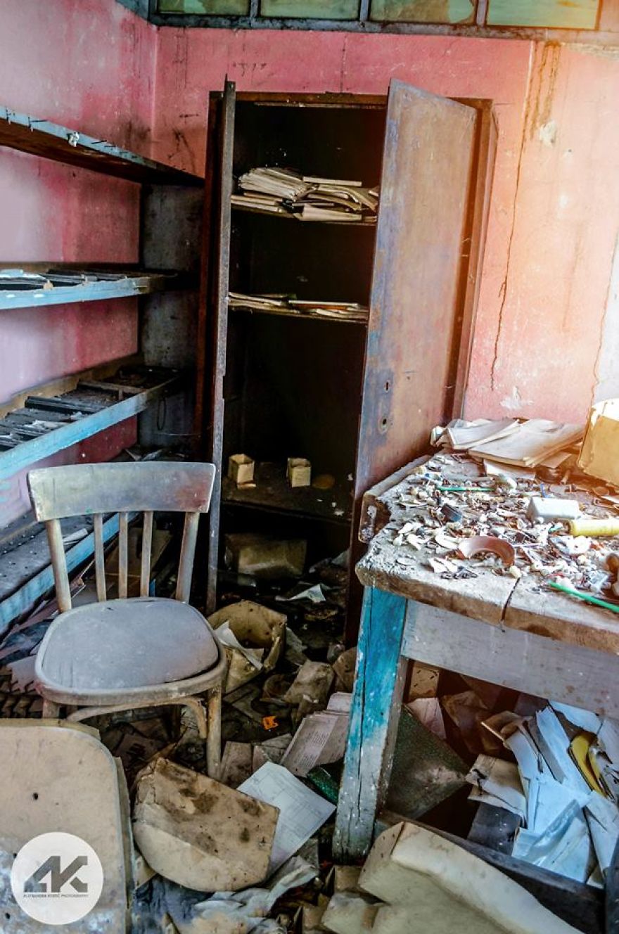 Aleksandra Kostic Explored An Eerie Abandoned Coal Mine Aleksandra Kostic Explored An Eerie Abandoned Coal Mine