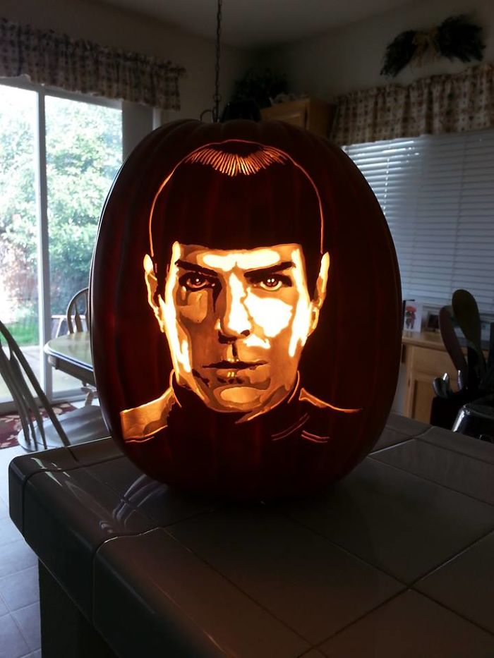 Artist Uses Pop Culture As A Theme To Sculpt His Pumpkins