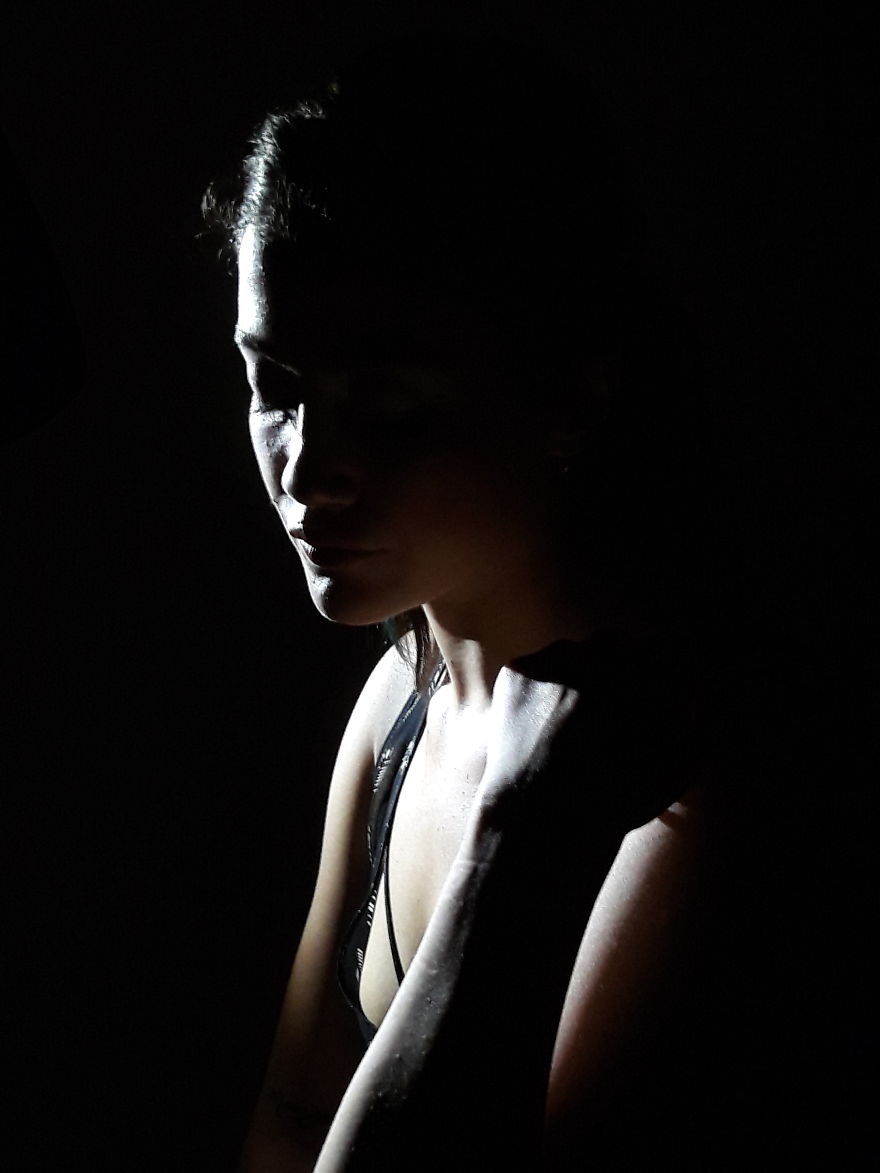 I Made A Photoshoot Only With A Single Flashlight And A Randomly Selected Average Smartphone