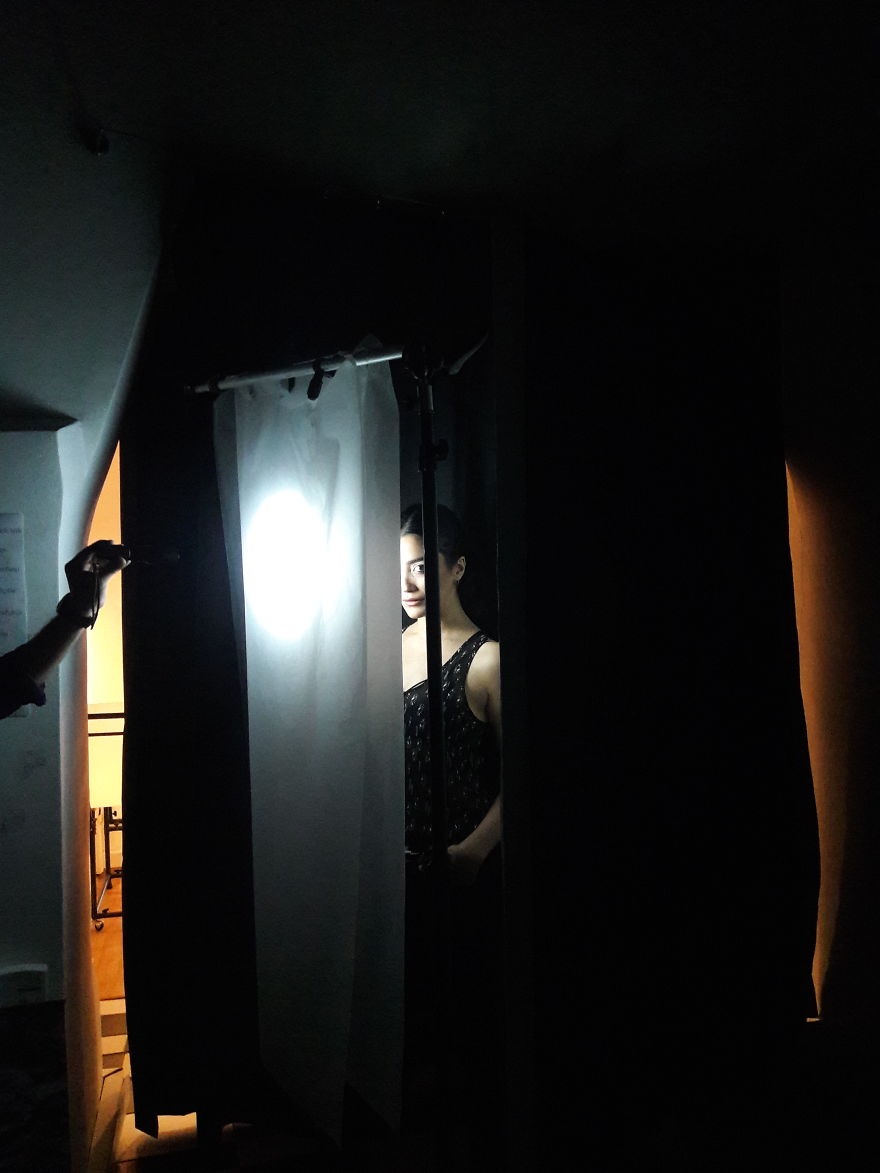 I Made A Photoshoot Only With A Single Flashlight And A Randomly Selected Average Smartphone