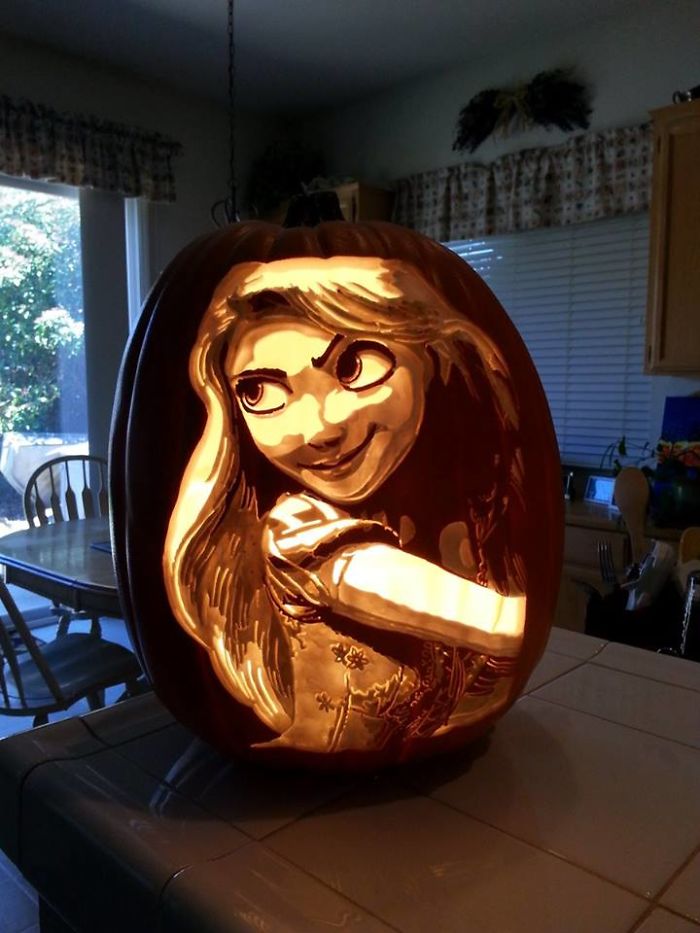 Artist Uses Pop Culture As A Theme To Sculpt His Pumpkins