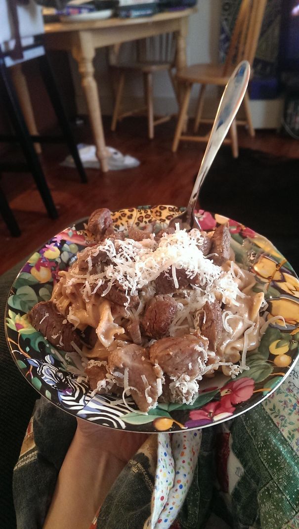 I'm 19 Weeks Pregnant, And I Work Two Jobs. I Came Home On Break And My Boyfriend Made Me Beef Stroganoff (My Favorite). Everything Is Awesome!