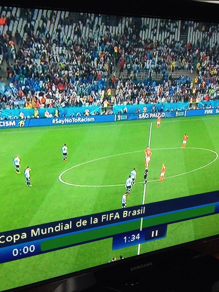 The Line On The Field Matches Up Perfectly With The Line On The Pause Menu