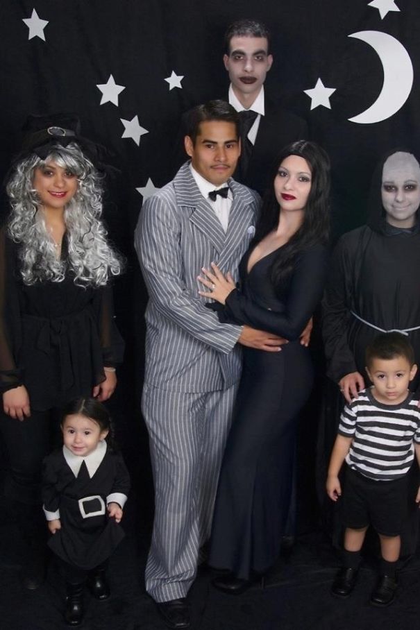 My Friend Finally Showed Me One If His Annual Family Halloween Pictures. I Don't Know Why He Was So Embarrassed
