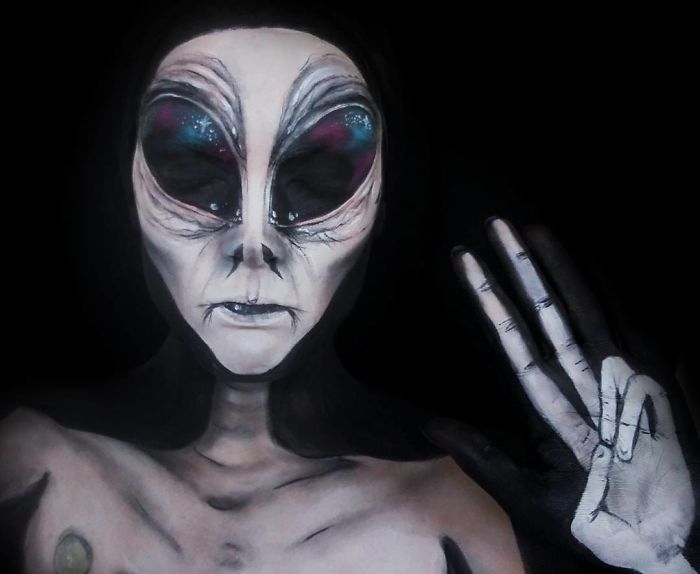 Creepy-Makeup-Samantha-Staines