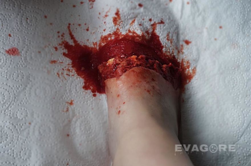 Artist Creates Hyper-Realistic Makeup That Will Leave You With Chills