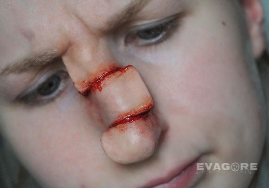 Artist Creates Hyper-Realistic Makeup That Will Leave You With Chills