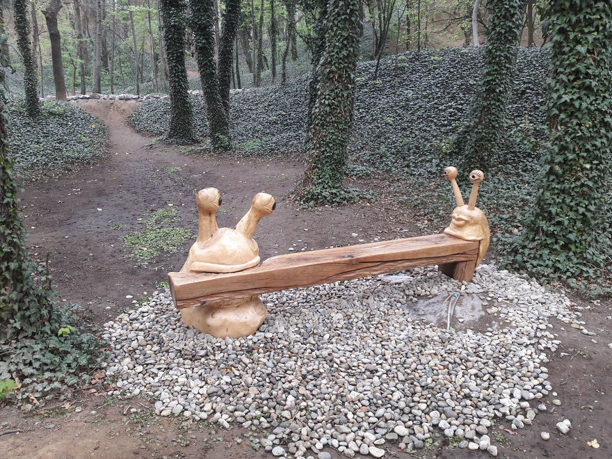 Romanian Artist Uses A Chainsaw To Turn Trees Into Sculptures, And The Result Is Impressive