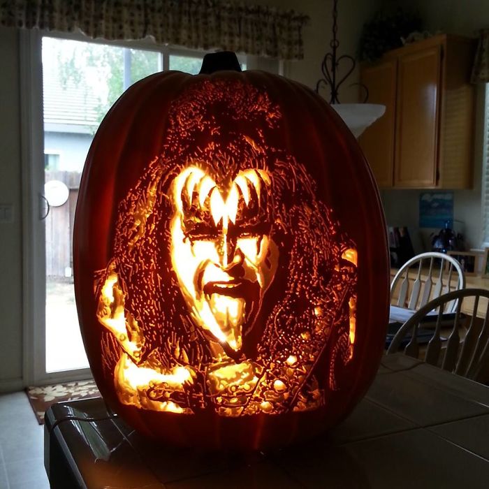 Artist Uses Pop Culture As A Theme To Sculpt His Pumpkins