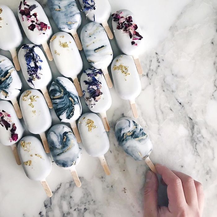 Avid Home Baker Who Turns Leftover Cake Scraps Into Meticulously Crafted Cake-Popsicles