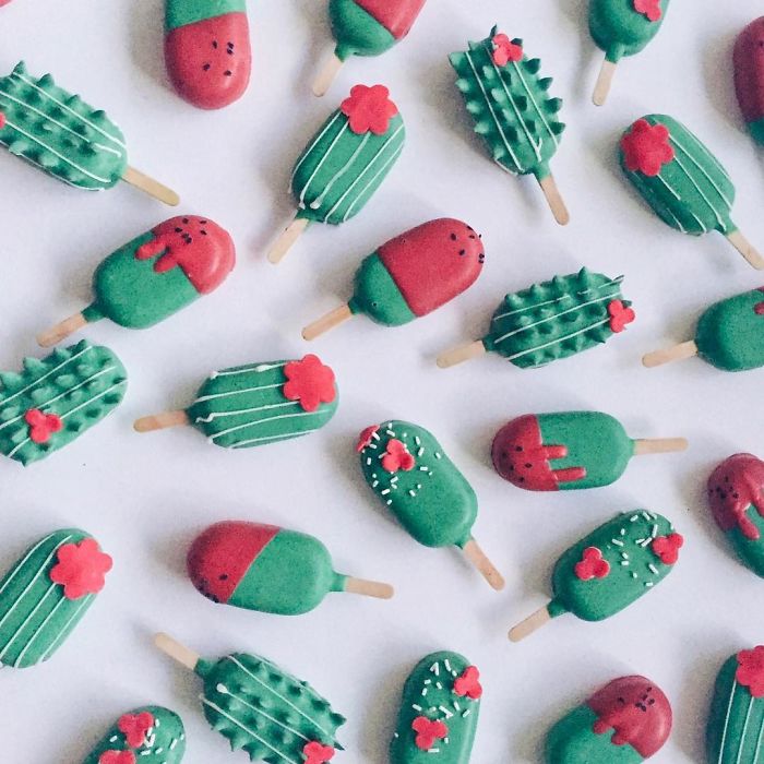 Avid Home Baker Who Turns Leftover Cake Scraps Into Meticulously Crafted Cake-Popsicles