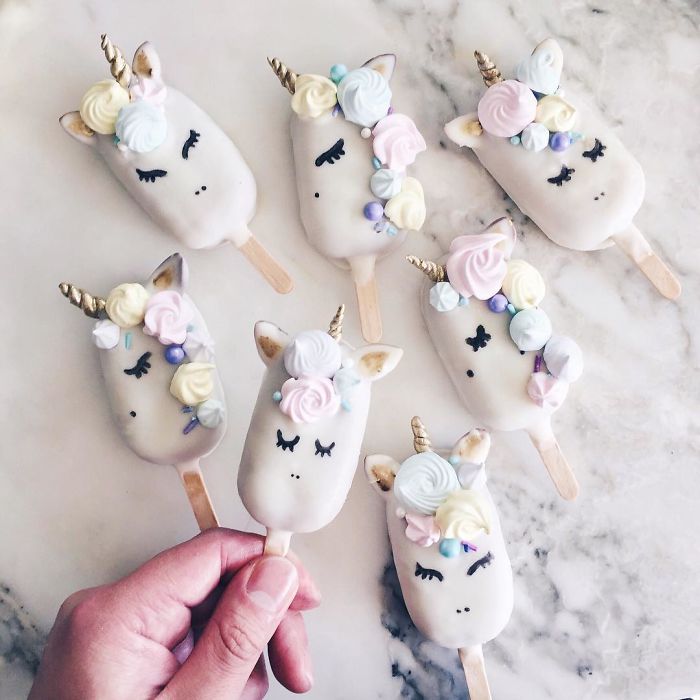 Avid Home Baker Who Turns Leftover Cake Scraps Into Meticulously Crafted Cake-Popsicles