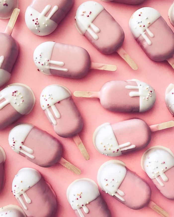 Avid Home Baker Who Turns Leftover Cake Scraps Into Meticulously Crafted Cake-Popsicles