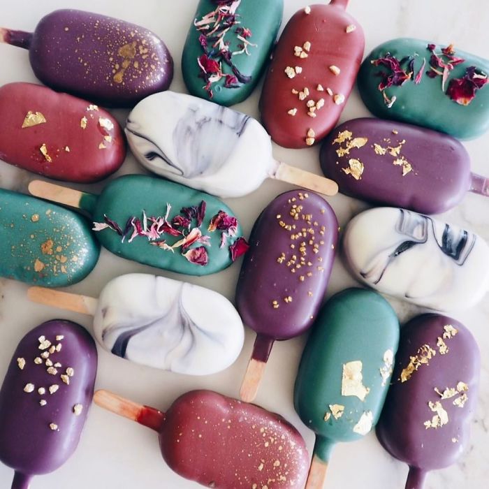 Avid Home Baker Who Turns Leftover Cake Scraps Into Meticulously Crafted Cake-Popsicles